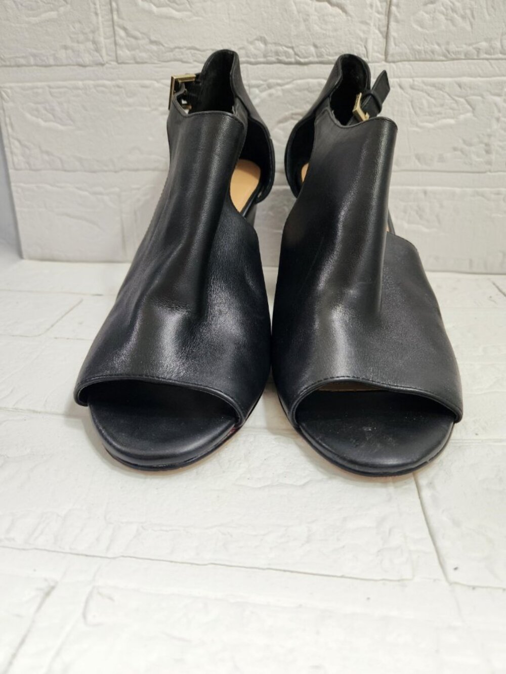 Tahari Heels Women Size 10 Black Leather Peep Toe Cut Outs Buckle Classic Work - Picture 2 of 8